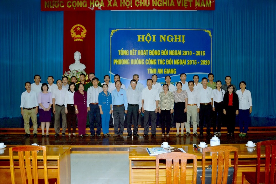 doi ngoai an giang nhieu thanh tuu dang khich le