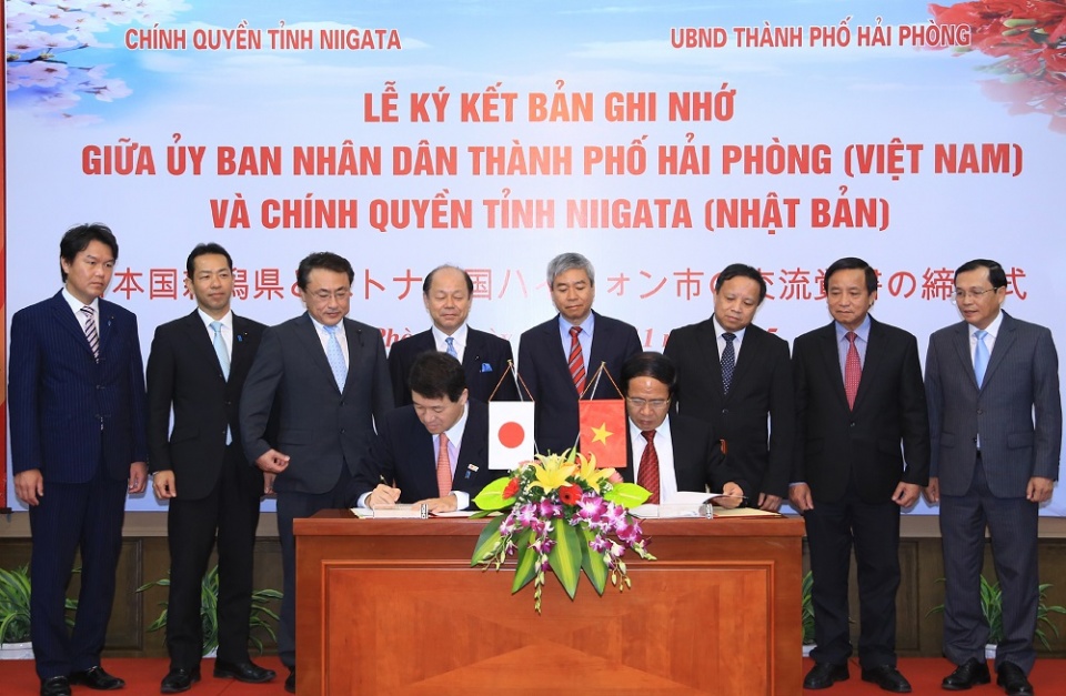 doi ngoai gop phan quan trong thu hut nguon luc cho phat trien