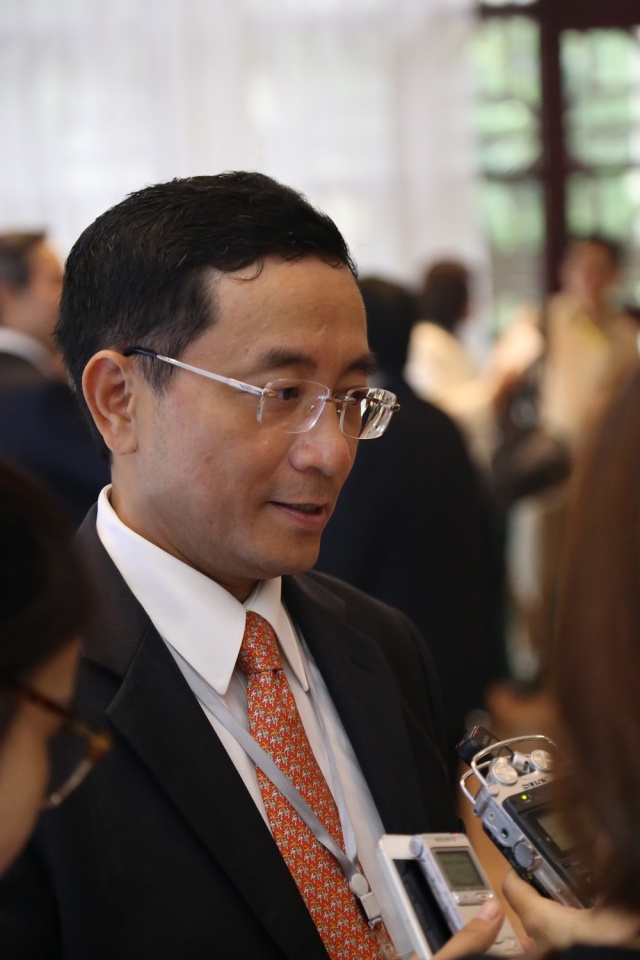 muon mau chuyen dai su