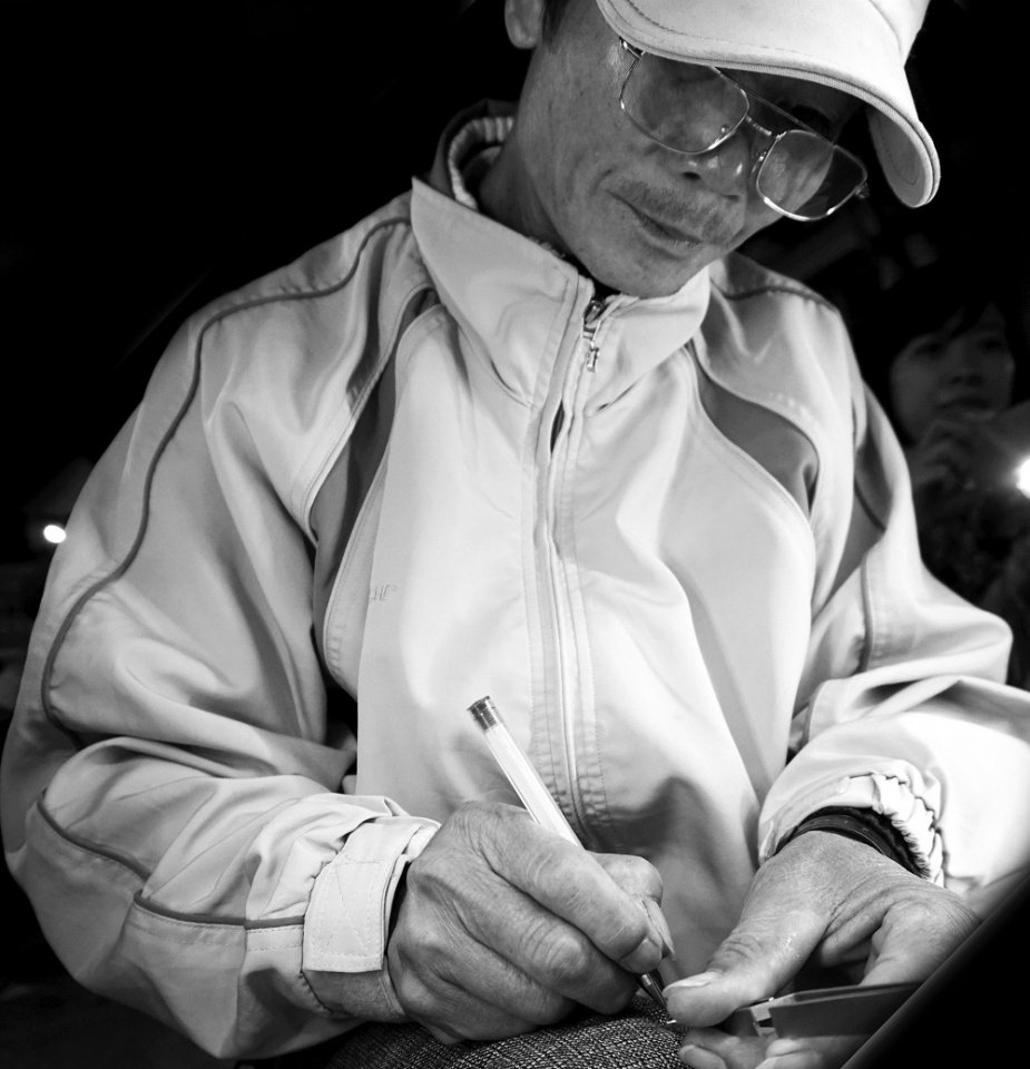 tai hoa nguoi viet chu tren hat gao