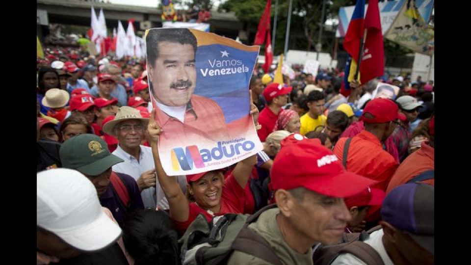 vu am sat hut tong thong venezuela bat giu tuong quan doi lien quan