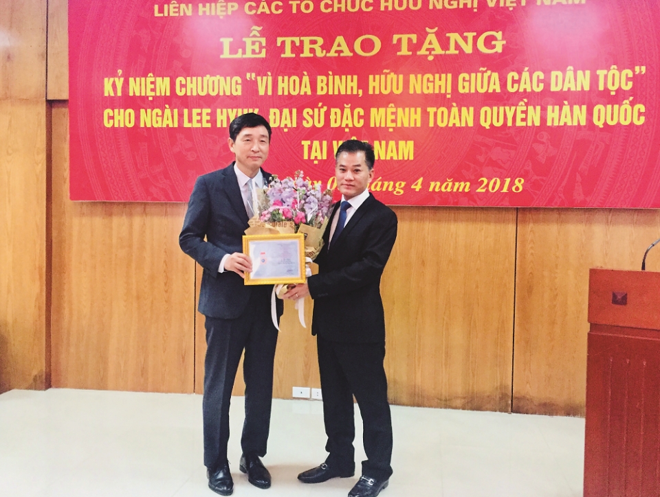 doi ngoai nhan dan trong tinh hinh moi