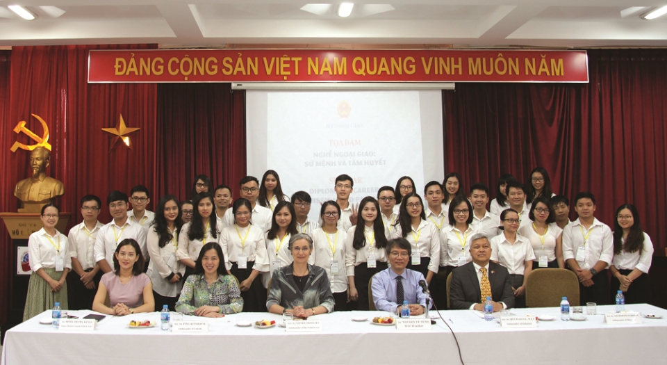 PGS.TS Nguyễn Vũ Tùng: Nguồn nhân lực chất lượng cao cho Hội nhập pgsts nguyen vu tung nguon nhan luc chat luong cao cho hoi nhap