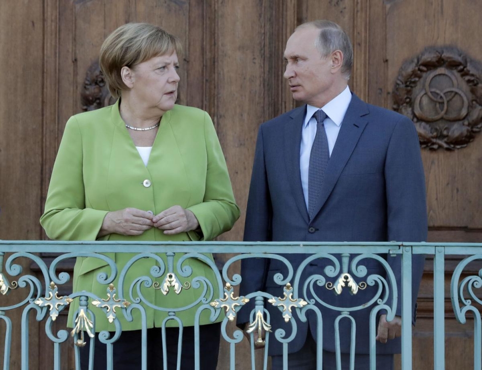 lanh dao nga va duc thao luan hang loat van de