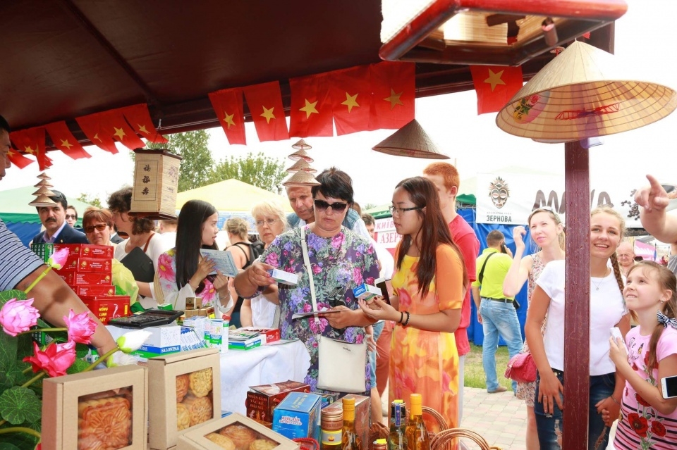 dsq viet nam tai ukraine lam viec voi lanh dao tinh poltava