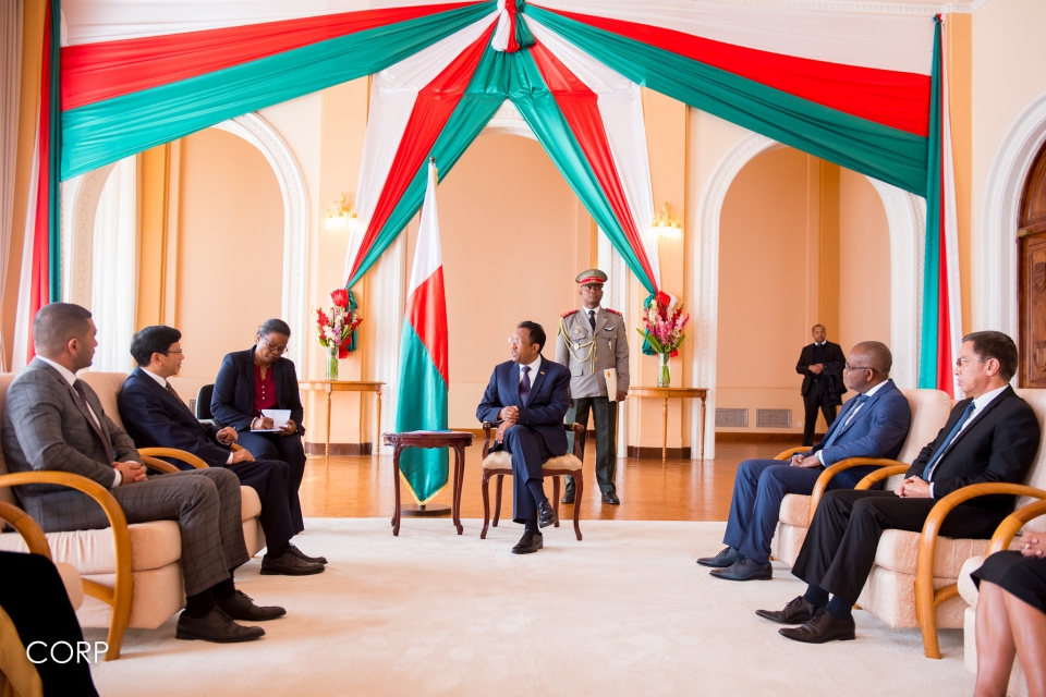 dai su le huy hoang trinh quoc thu len tong thong madagascar