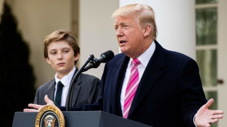 uy tin cua tong thong my van on dinh sau tuan nhieu song gio