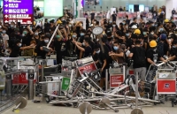 trung quoc hong kong tiep tuc dong cua truong hoc