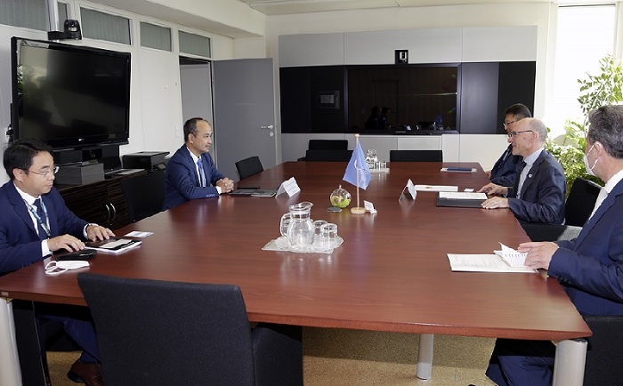 Đại sứ Nguyễn Trung Kiên trình Thư Ủy nhiệm tới Thư ký Điều hành Tổ chức Hiệp ước cấm thử hạt nhân toàn diện. (Đại sứ quán Việt Nam tại Áo)