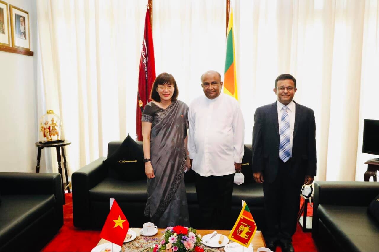 Đại sứ Hồ Thị Thanh Trúc chào xã giao Chủ tịch Quốc hội Sri Lanka nhân bắt đầu nhiệm kỳ công tác