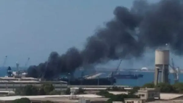Nóng! Nổ lớn trên tàu neo tại cảng ở Syria, nghi vấn tàu của Iran Nóng! Nổ lớn trên tàu neo tại cảng ở Syria, nghi vấn tàu của Iran