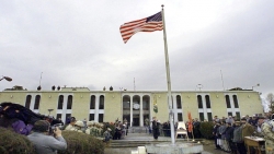  Mỹ hạ cờ ở Đại sứ quán, kiểm soát không phận Kabul, ra yêu cầu gì với Taliban?