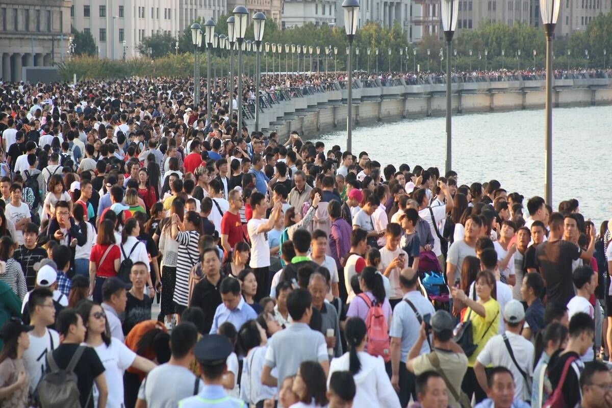 Tìm cách tăng dân số, Quốc hội Trung Quốc đi bước quan trọng để hợp pháp hóa chính sách 3 con. (Nguồn: Financial Express)
