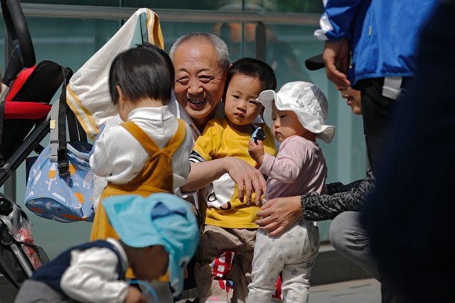 Trung Quốc chính thức thông qua luật cho phép sinh con thứ 3. (Nguồn: AP)