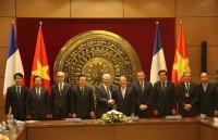 buoc phat trien moi cua moi quan he dac thu