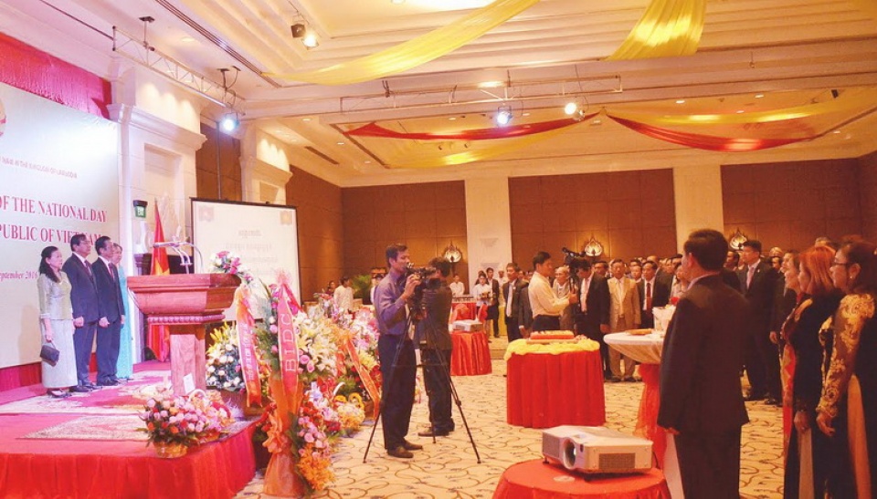 ky niem 71 nam quoc khanh tai lao campuchia