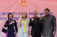 tro ly ngoai truong my du le ky niem quoc khanh viet nam