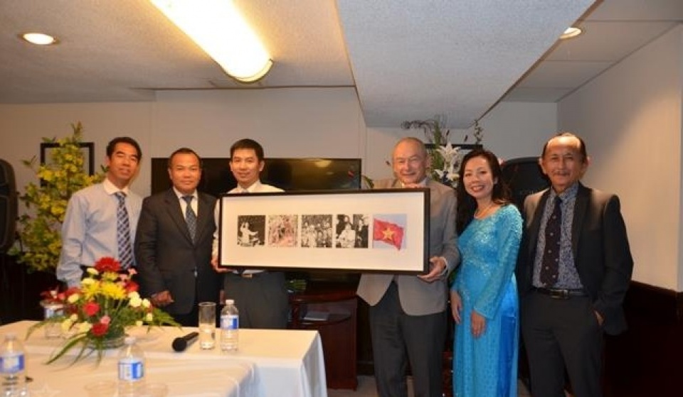 doan uy ban nguoi viet nam o nuoc ngoai tim hieu cong dong tai canada