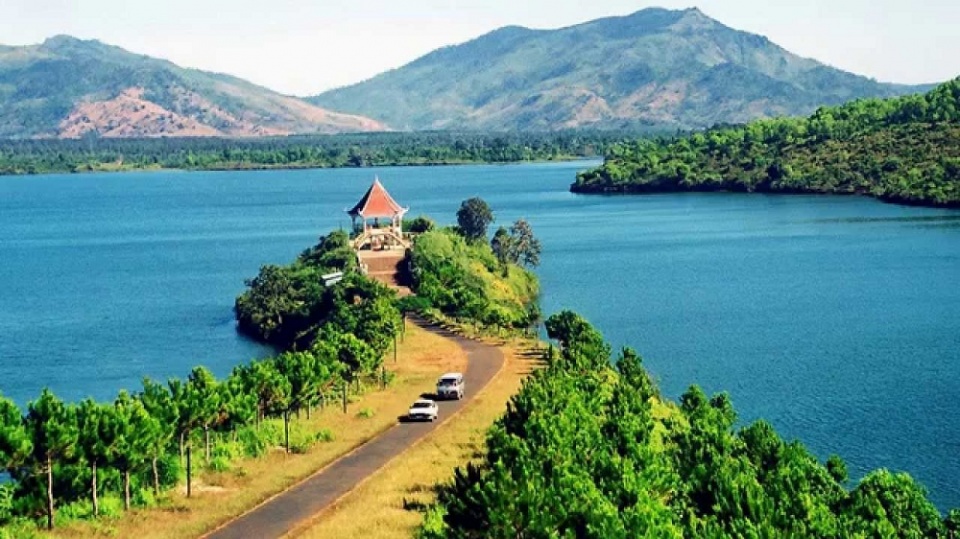 “Đôi mắt Pleiku - Biển Hồ đầy...” doi mat pleiku bien ho day