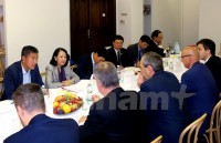 nguoi viet o sec ket noi cong dong qua cau quan ho