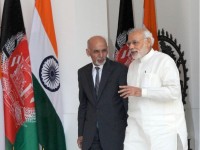 taliban thua nhan tan cong can cu khong quan nato o afghanistan