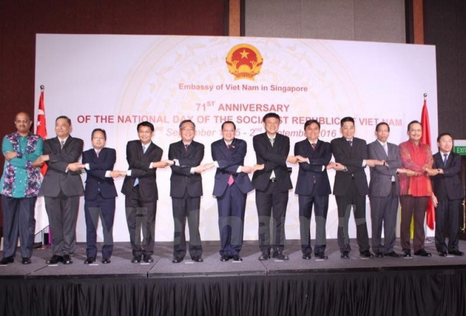 Thắt chặt quan hệ hợp tác chiến lược Việt Nam - Singapore that chat quan he hop tac chien luoc viet nam singapore