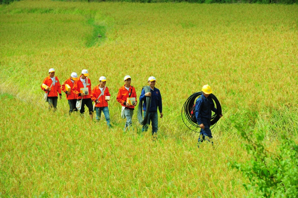 lien doanh viettel tai lao can moc 1 ty usd