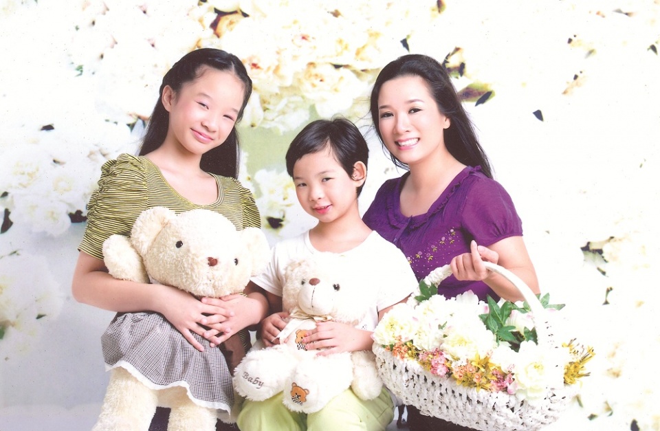 nu cuoi sau nhung truan chuyen