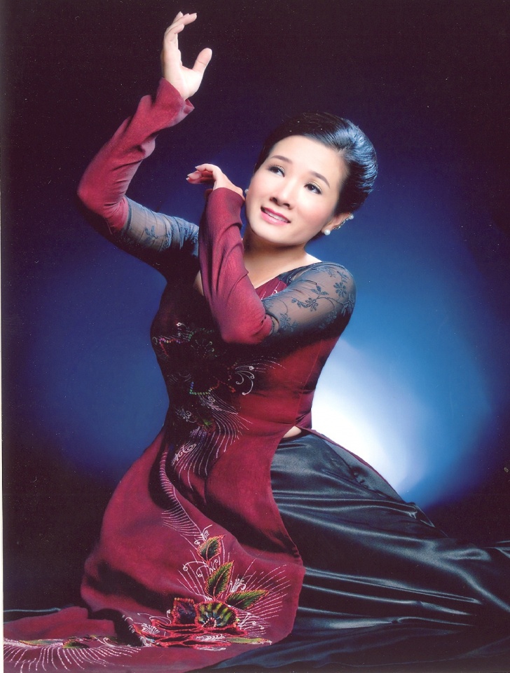 nu cuoi sau nhung truan chuyen