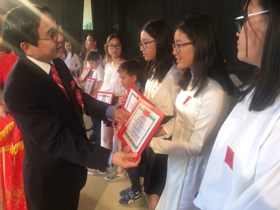 cong dong nguoi viet nam to chuc le hoi van hoa tri an dat nuoc ba lan tai warszawa