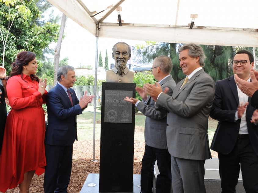 khanh thanh tuong bac ho tai thanh pho guadalajara mexico