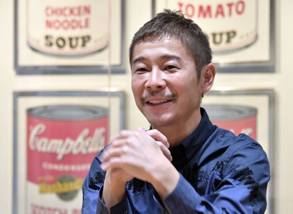 spacex cong bo danh tinh hanh khach dau tien bay len mat trang