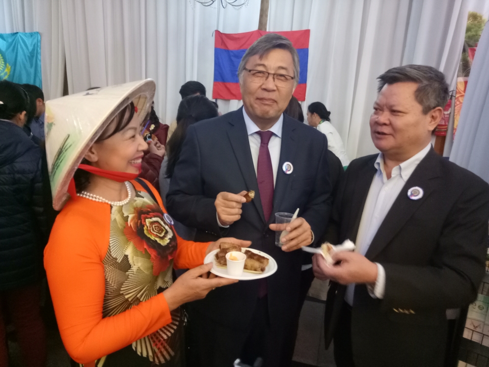 dai su quan viet nam tai mong co tham gia hoi cho tu thien