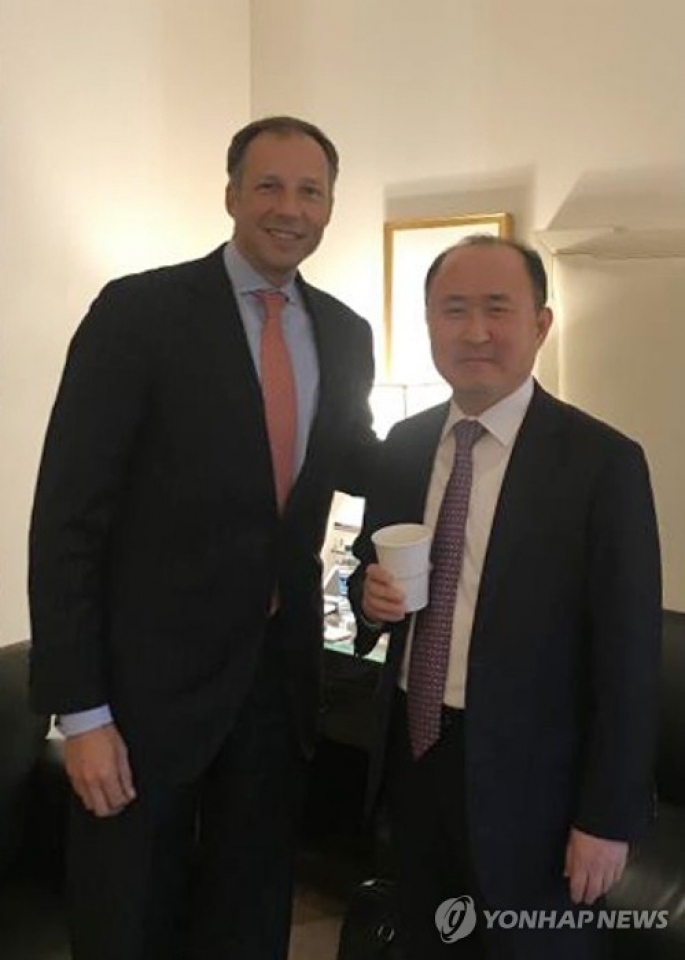 my han van bat dong ve trung phat iran