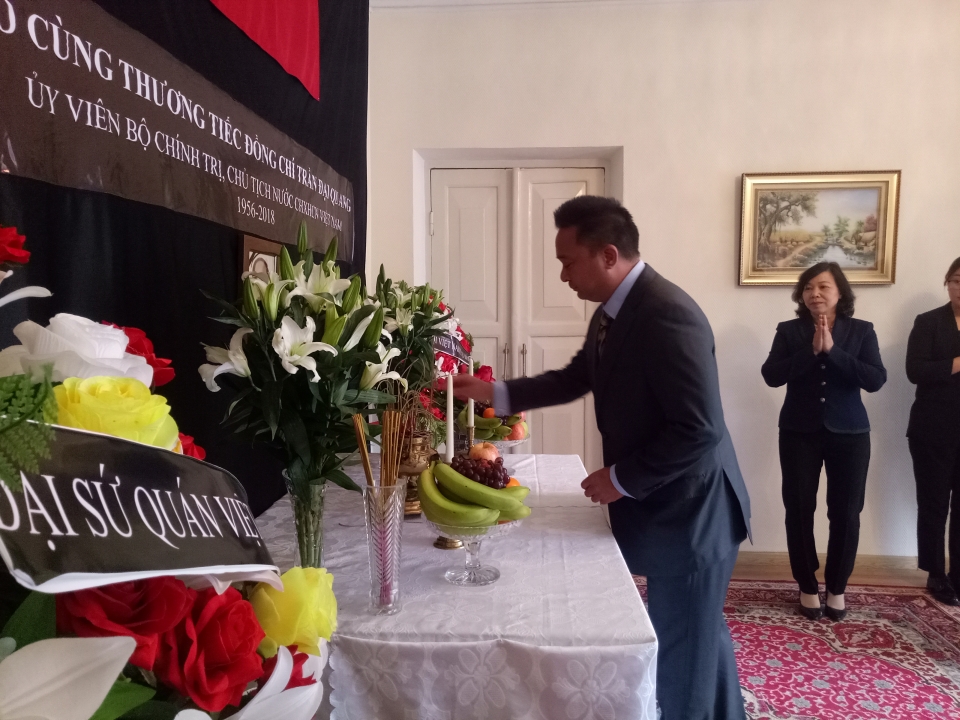 le vieng chu tich tran dai quang tai mong co