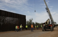 Chính quyền Mỹ rút tiền từ quân đội để xây dựng bức tường biên giới mới với Mexico