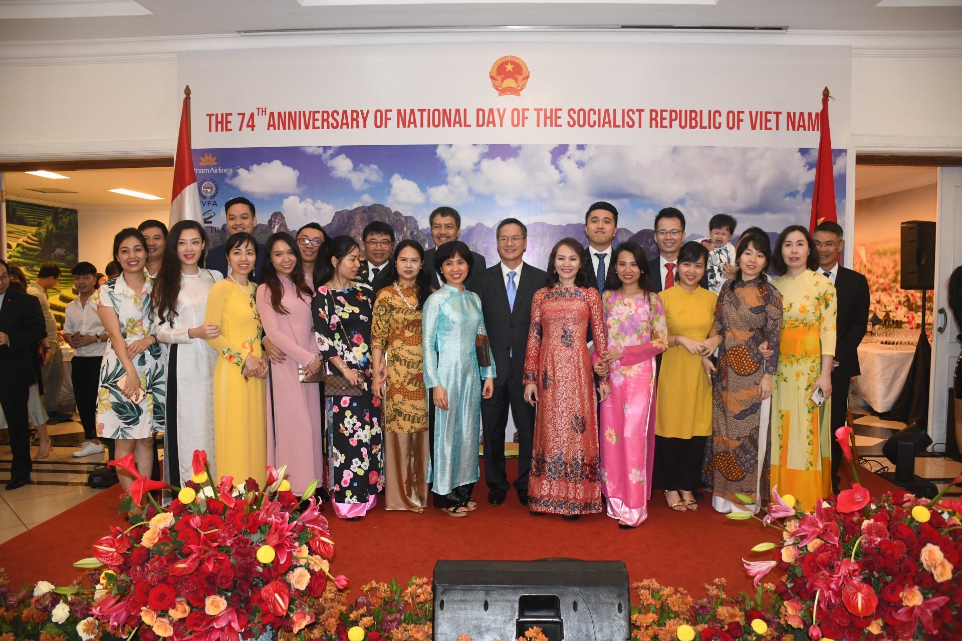 Đại sứ quán Việt Nam tại Indonesia kỉ niệm 74 năm Quốc khánh dai su quan viet nam tai indonesia ki niem 74 nam quoc khanh