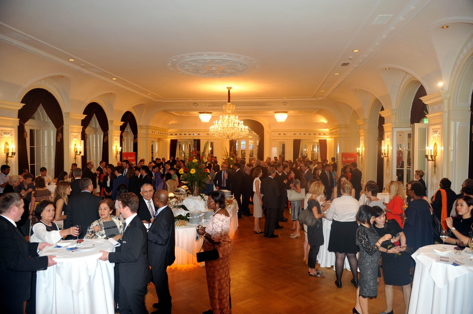 Long trọng kỷ niệm 74 năm Quốc khánh Việt Nam tại Thụy Sỹ long trong ky niem 74 nam quoc khanh viet nam tai thuy sy