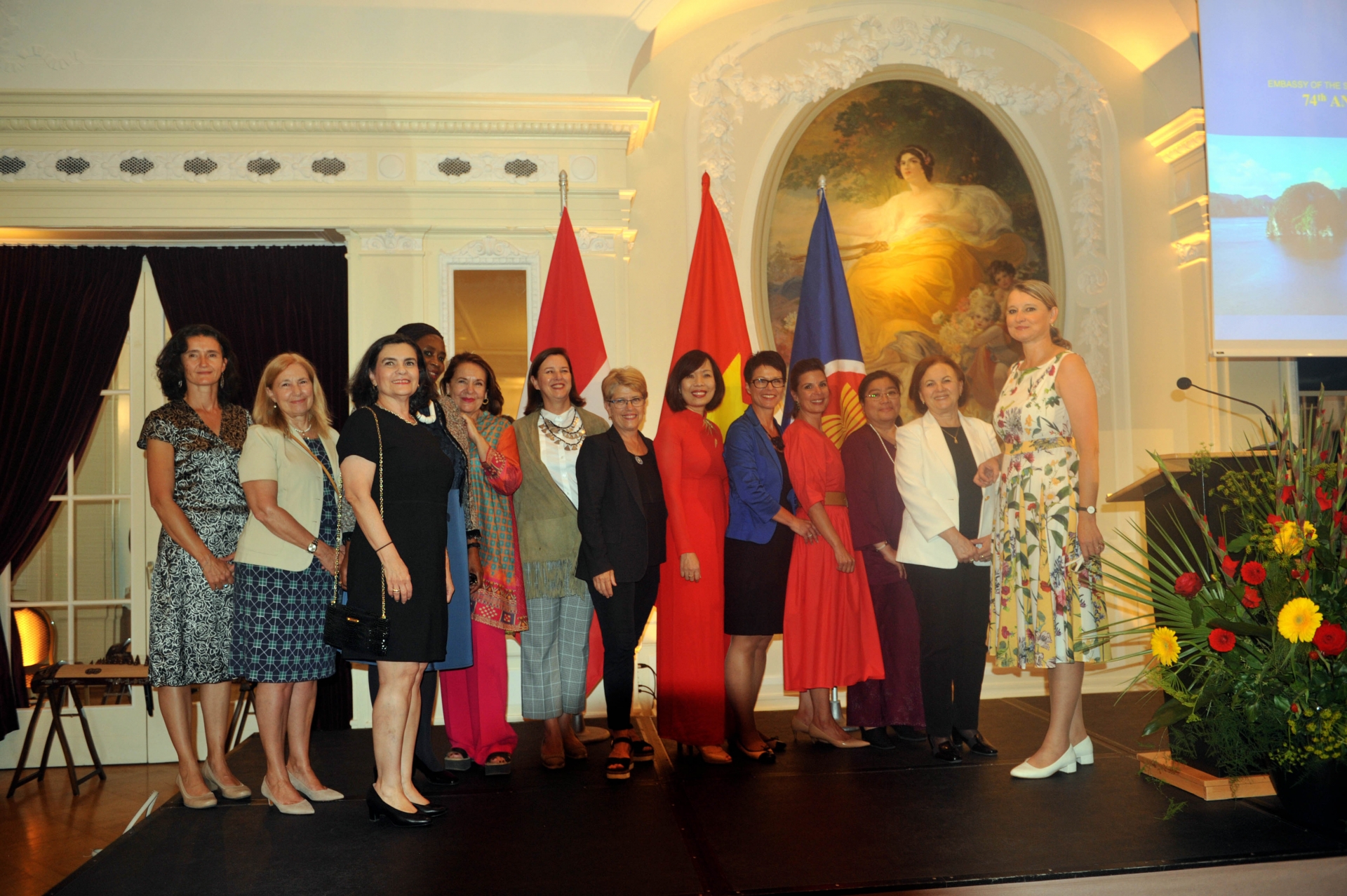 Long trọng kỷ niệm 74 năm Quốc khánh Việt Nam tại Thụy Sỹ long trong ky niem 74 nam quoc khanh viet nam tai thuy sy