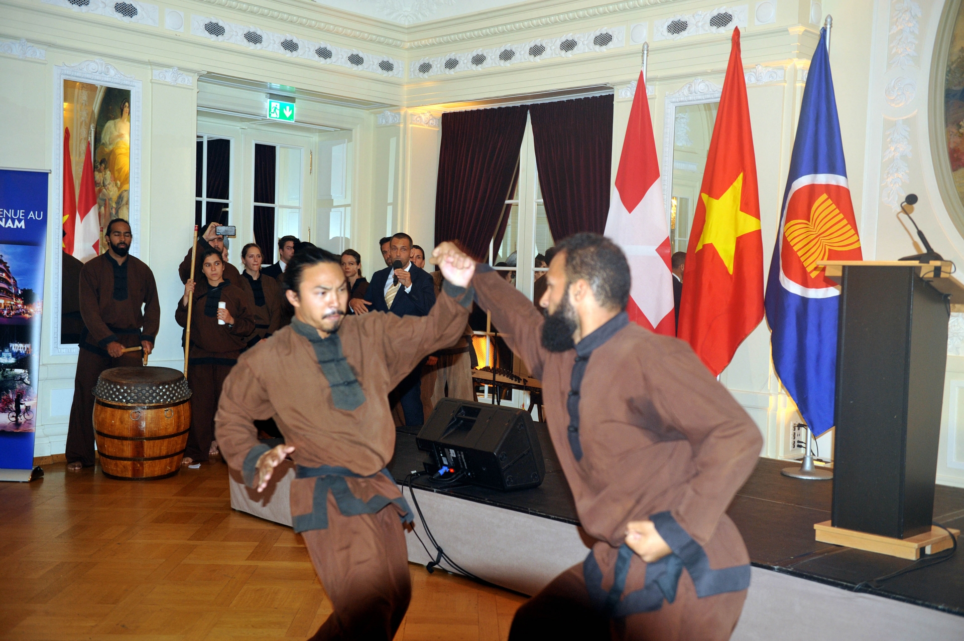 Long trọng kỷ niệm 74 năm Quốc khánh Việt Nam tại Thụy Sỹ long trong ky niem 74 nam quoc khanh viet nam tai thuy sy