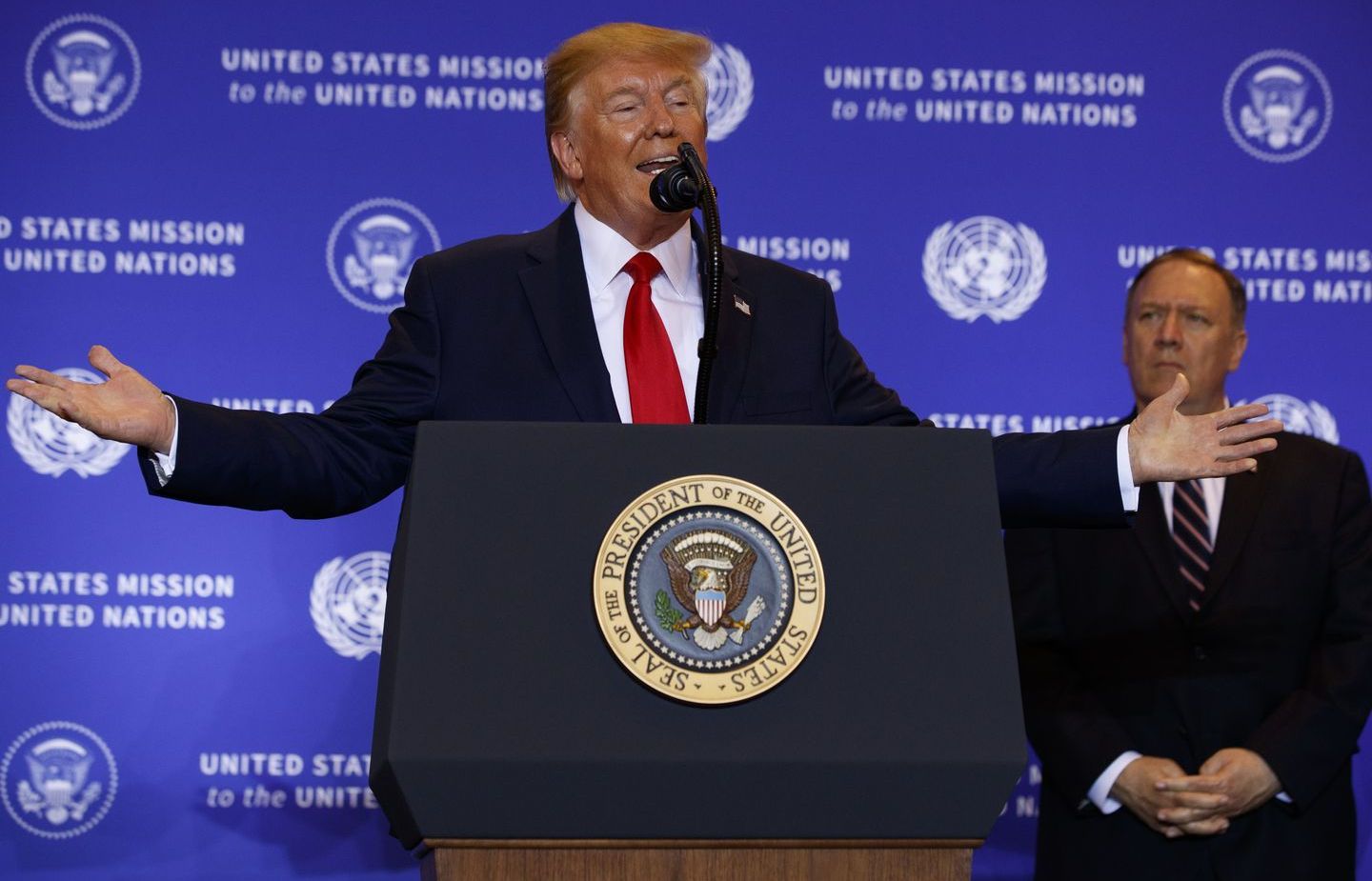 nha trang bao ve tong thong ong trump de cap kha nang ra toa