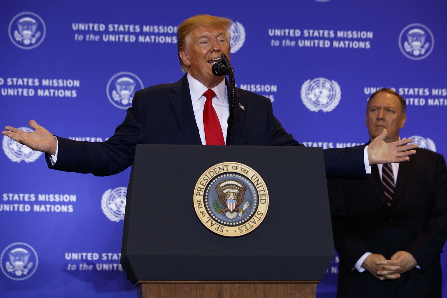 nha trang bao ve tong thong ong trump de cap kha nang ra toa