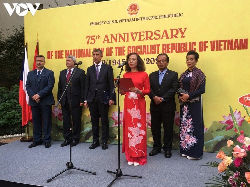 long-trong-to-chuc-ky-niem-75-nam-quoc-khanh-tai-czech