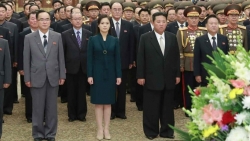 Nhà lãnh đạo Triều Tiên cùng vợ xuất hiện trước công chúng sau nhiều tháng