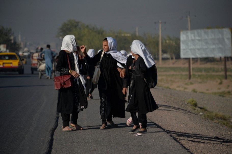Afghanistan: Taliban cho phép trẻ em gái quay trở lại trường học... sớm nhất có thể. (Nguồn: AFP)