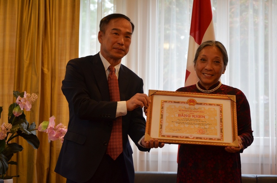 nhan chung cua tinh huu nghi viet nam thuy sy