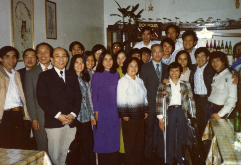 Cậu bé trúng pháo kích năm ấy cau be trung phao kich nam ay