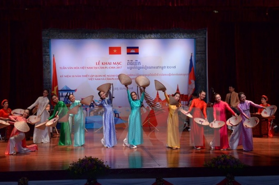 khai mac tuan van hoa viet nam tai campuchia nam 2017