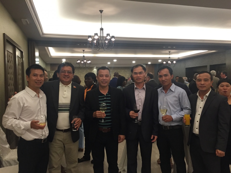 dai su viet nam tai nigeria kiem nhiem sierra leone trinh uy nhiem thu