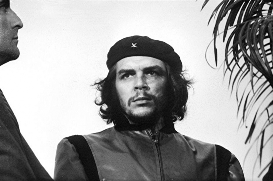 theo dau chan che guevara